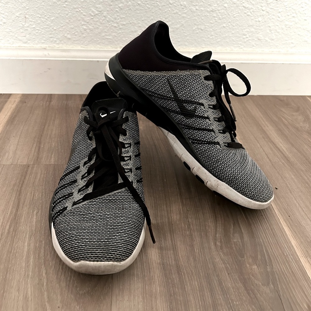 Women’s black Nike Free TR 6 training shoe size 6.5